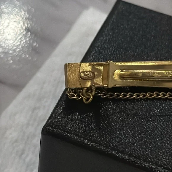 Preloved Vintage Chanel hair clip great condition has some wear little scratches Preloved Vintage Chanel hair clip great condition has some  main image 3